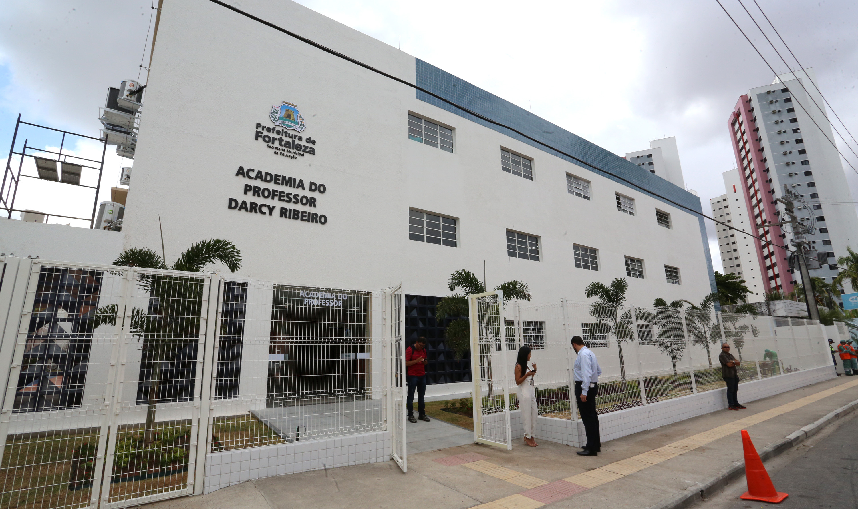 fachada da Academia do Professor